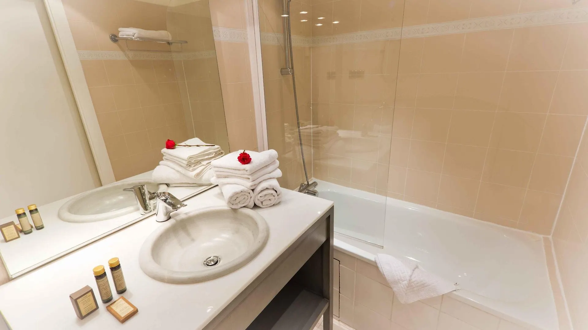 Champerret Heliopolis Hotel Parijs